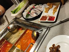 -海底捞火锅(曹安公路店)