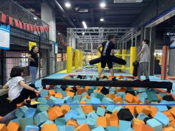 -蹦贝运动中心·蹦床·攀岩·闯关(龙岗店)