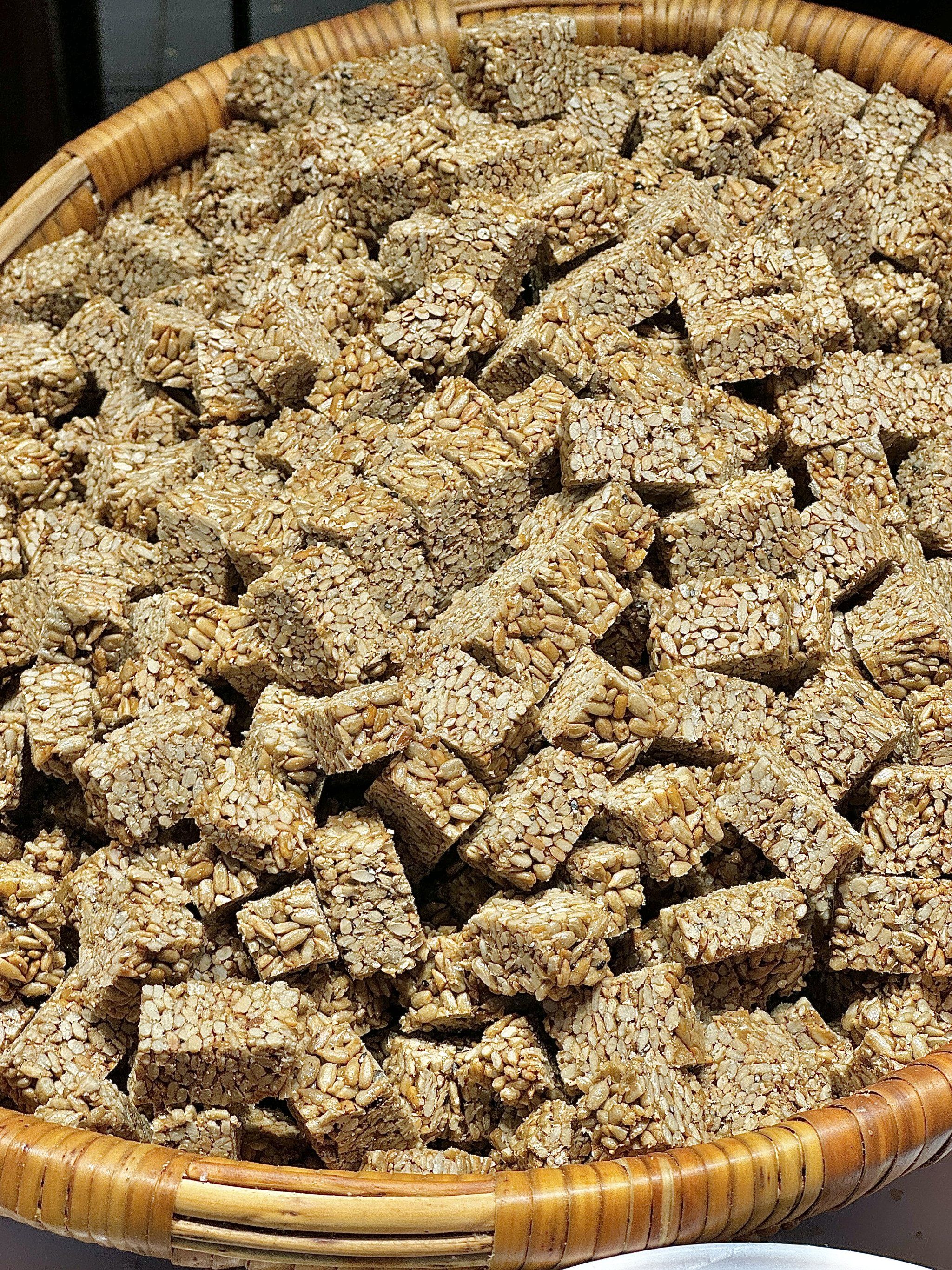 我发现无论是霜吊柿子饼的甘甜,还是琼锅糖的酥脆