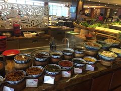 自助调料区-广州中心皇冠假日酒店-环市食坊·海鲜自助餐厅