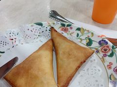 咖喱吞拿鱼角-喜莲咖啡