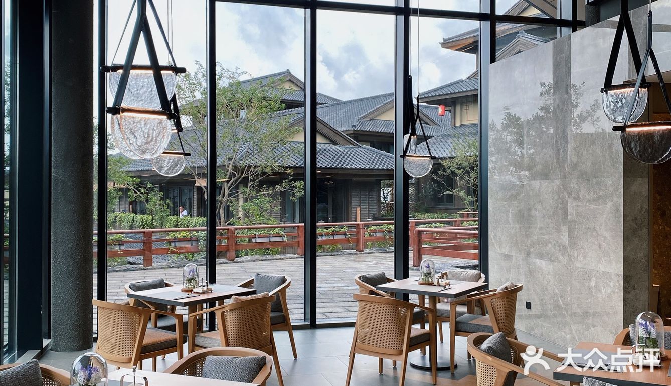 这里是青岛｜初秋夜晚的古唐小镇如同仙境🏯