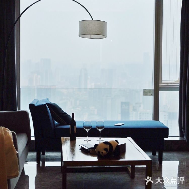 成都拍照｜270度浮云中漫步“高空下的成都”