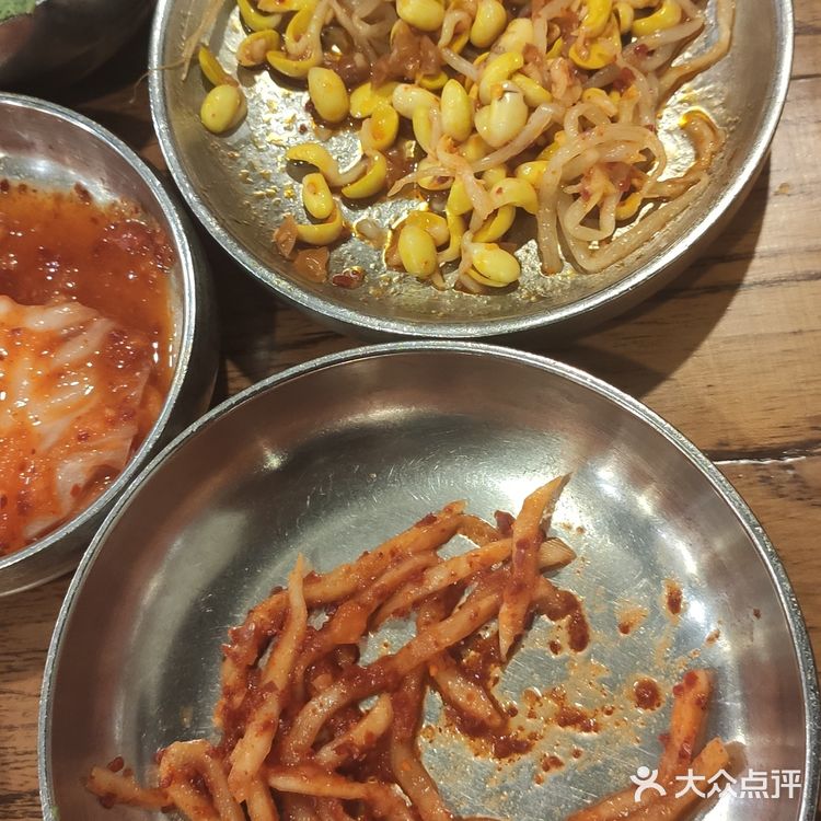 下大雪，等位来吃，吃的很好，但当时觉得价格很贵