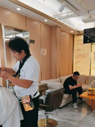 -一東造型烫发染发