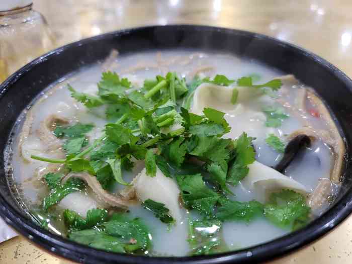 惠丰源烩面馆-"[薄荷]环境:环境是敞亮的,但是有小孩.