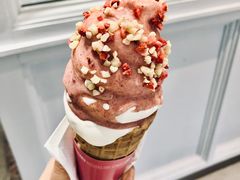 缤雪草莓脆筒-ZAKUZAKU