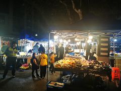 -吴山路夜市