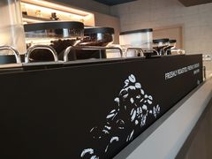 -瑞幸咖啡(巴黎春天陕西路店)