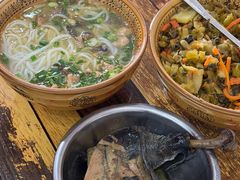 -正宗李家土鸡米线店