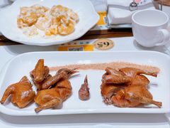 玻璃脆皮乳鸽-东方早茶 海鲜•青岛菜(国信体育中心店)