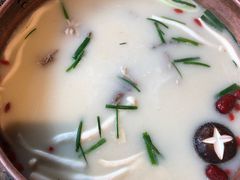 -三人行骨头王火锅(长寿店)