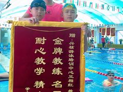 -鲨鱼游泳培训中心