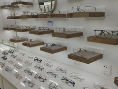-翰佐蔡司小乐圆·依视路星趣控·暴龙眼镜折扣店