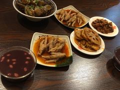 -爆炸头阿姨小四川正宗川味小吃(无任何分店)