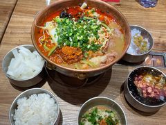 -成都你六姐·牛肉冒菜(信泰中心商场店)