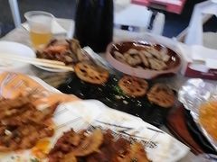 -老街烧烤大排档·地道湖北菜·龙虾馆(汉口火车站店)