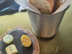 餐前包-AZUL by FUEL蓝色·法式酒馆(琶醍店)