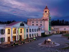 04酒店夜景-月亮河温泉度假酒店