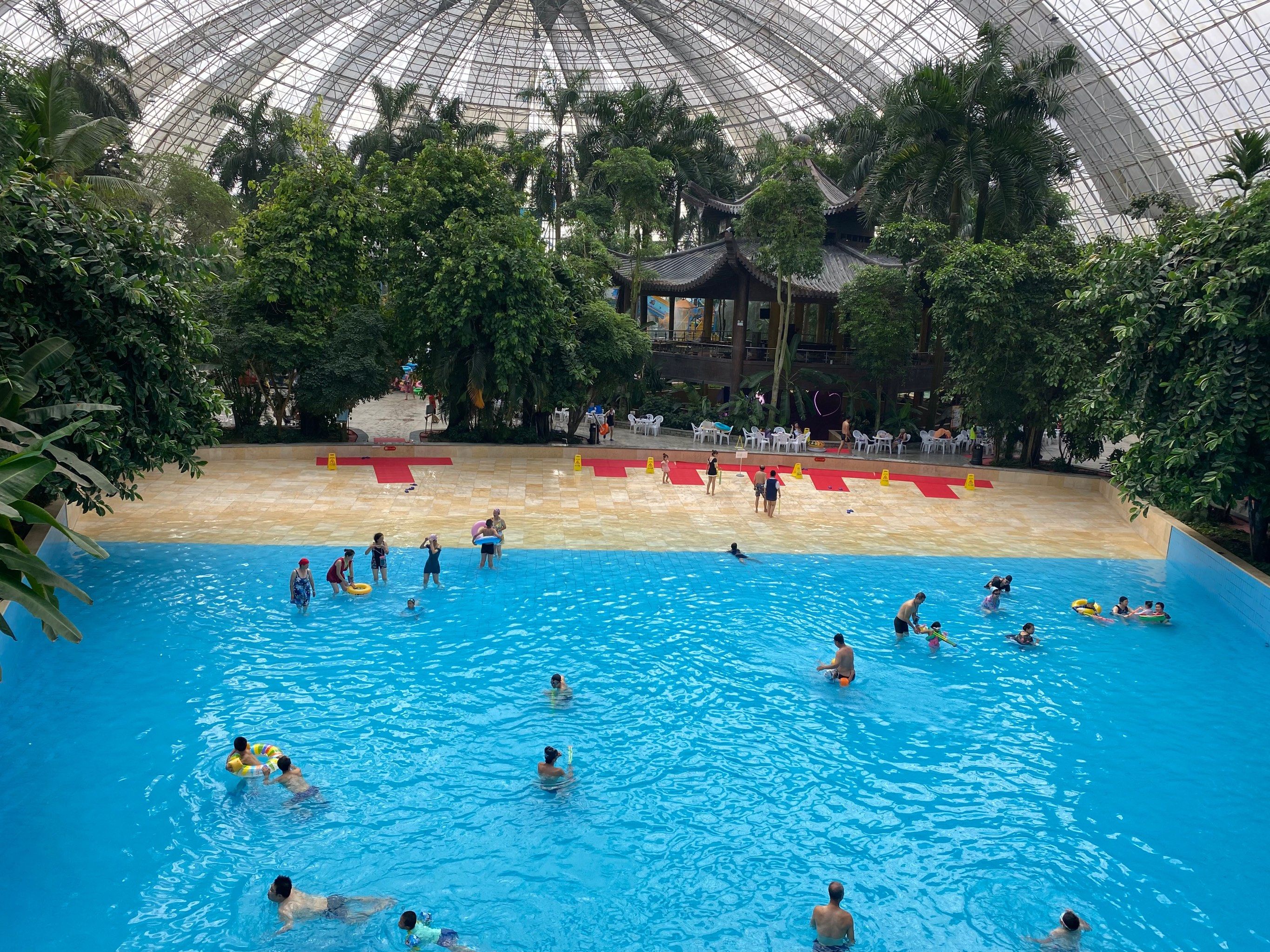 小盆友的耗电日常 第一次来成园温泉,很适合带孩子来玩,各种大型水上