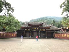 -峨眉山报国寺