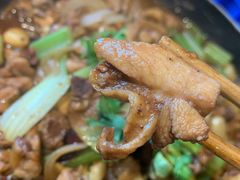 秘制酱焖鸡-华盛园卷子王农家菜水库鱼