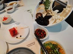 -洪氏嗨捞·广东猪肚鸡·椰子鸡火锅(西咸万象城店)