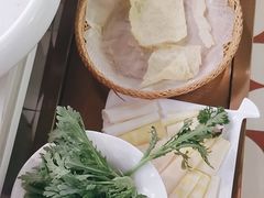 -洪氏嗨捞·广东猪肚鸡·椰子鸡火锅(西咸万象城店)