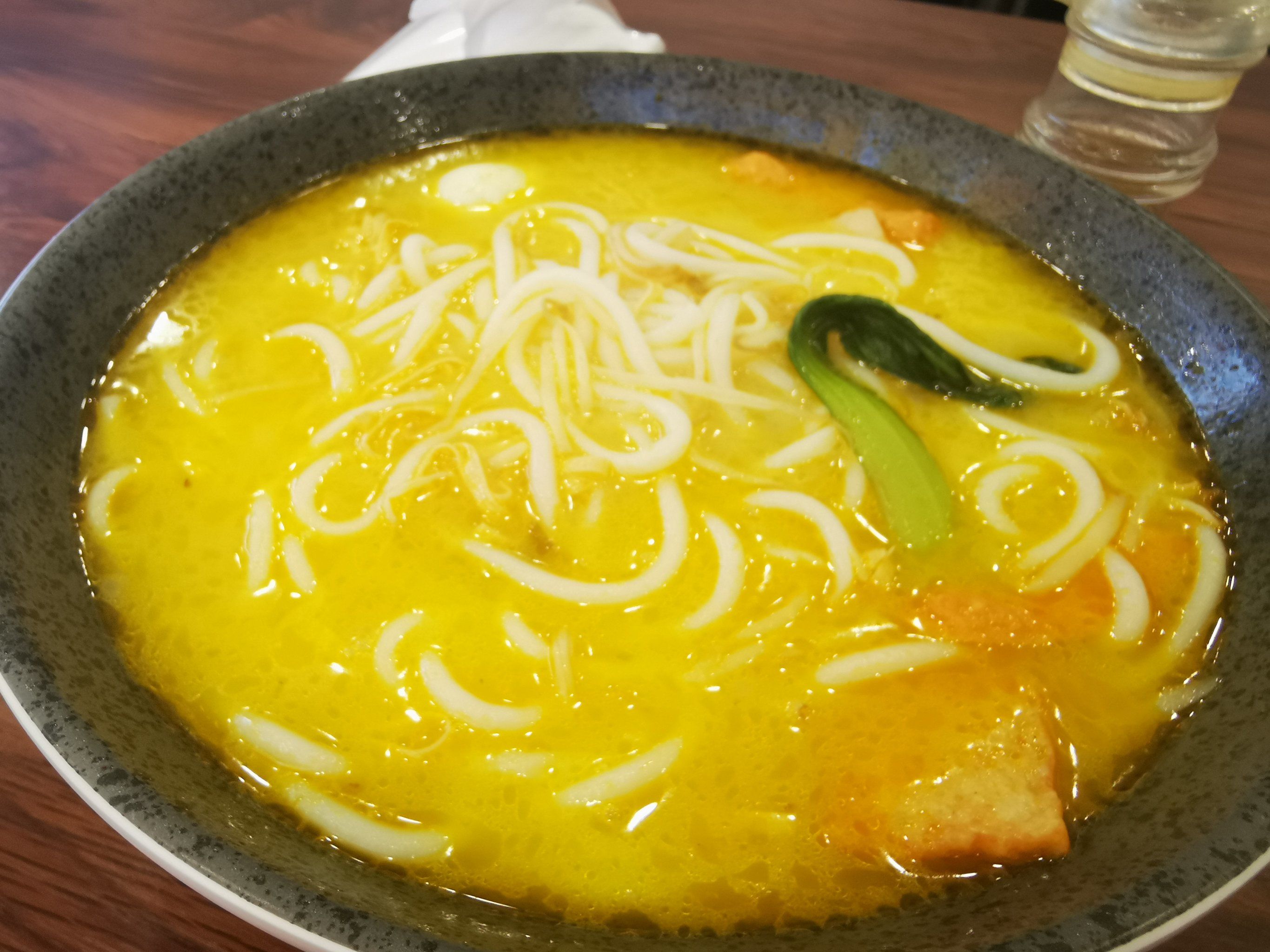 金汤米线很好吃,炸串也都很棒棒.又是完美的一天!