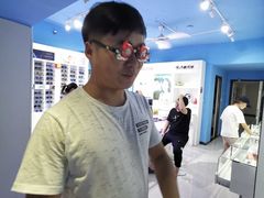 -提一眼镜·蔡司·依视路(小寨店)