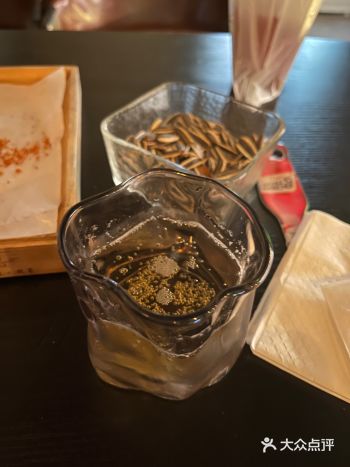 #0元玩转这座城 珠江路一家烧烤小酒馆，店里装修蛮好