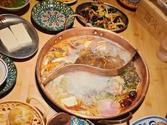 -洱火云南酸菜牛肉火锅(石景山当代商城店)