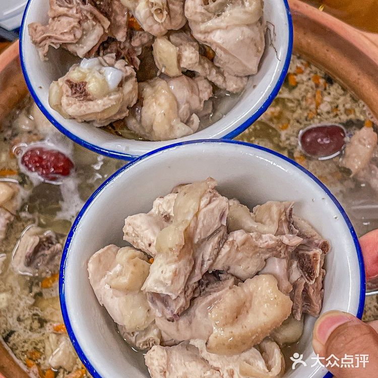 广州探店|老广都爱来吃的炭火鸡煲