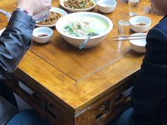 -茅屋大酒店