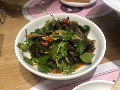 香菜脆毛肚-椒爱水煮鱼川菜(让胡路万达店)