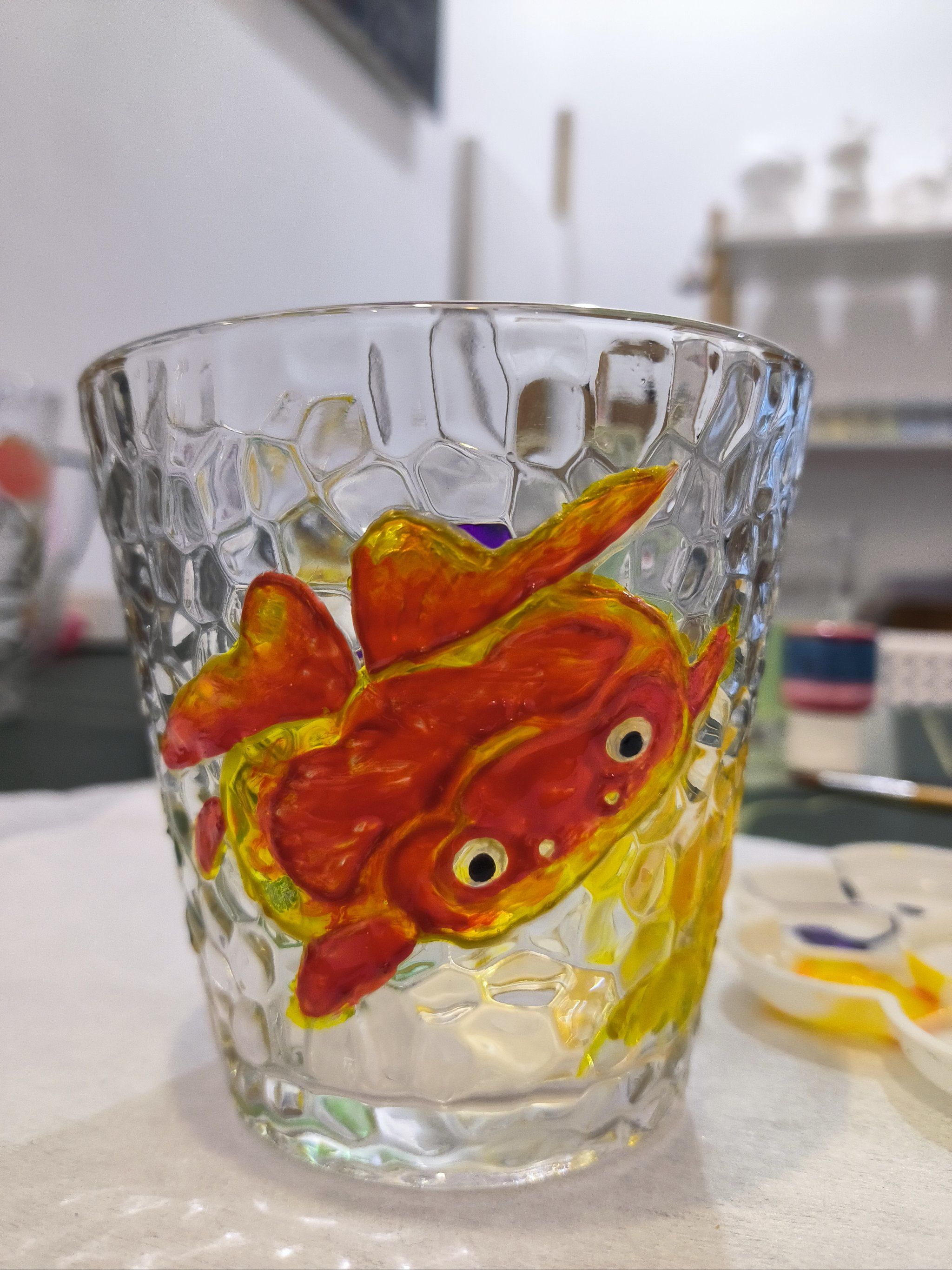 原来在玻璃杯上画画这么好玩儿
还要来还要来