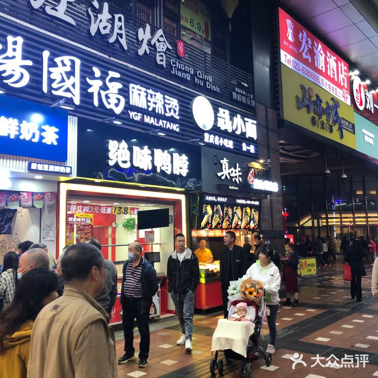 八一路好吃街正南齐北的老店，其他都是外来物种[呲牙]