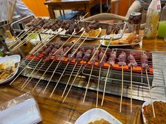 -哈尔滨小酒馆·鲜肉现穿自助烧烤(康新花园店)