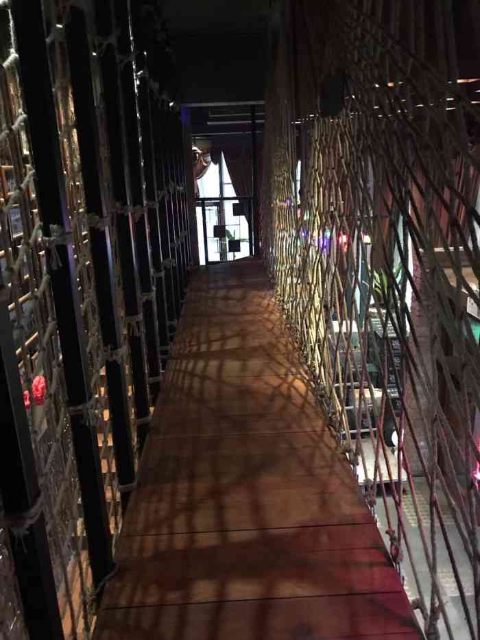 青唐live骑楼1896餐吧新开了酒吧区名字也换了以前所有西餐现在晚上