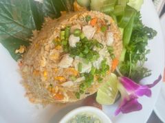 -Chom Cafe and Restaurant