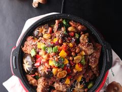 -吉吉向上炭烤鸡肉煲(西小区店)