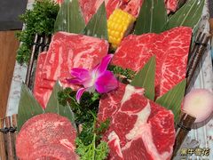 黑牛六拼-明洞阿姨·韩式酱蟹烤肉·创意料理(三元桥店)