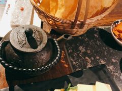 -老牌坊云南鱼豆花火锅(哈西万达店)