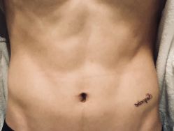 -鳌首刺青纹身 穿孔饰品店