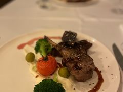 碳烤羊排配蔬菜及迷迭香红酒汁-WOLFGANG PUCK KITCHEN & BAR(迪士尼小镇店)