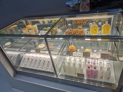 面包甜点陈列柜-喜茶(上海北外滩来福士店)