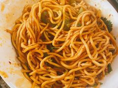 碗豆杂酱小面-小街天府