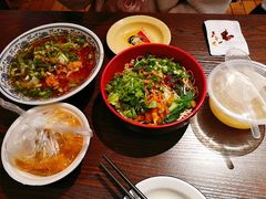 -爆炸头阿姨小四川正宗川味小吃(无任何分店)