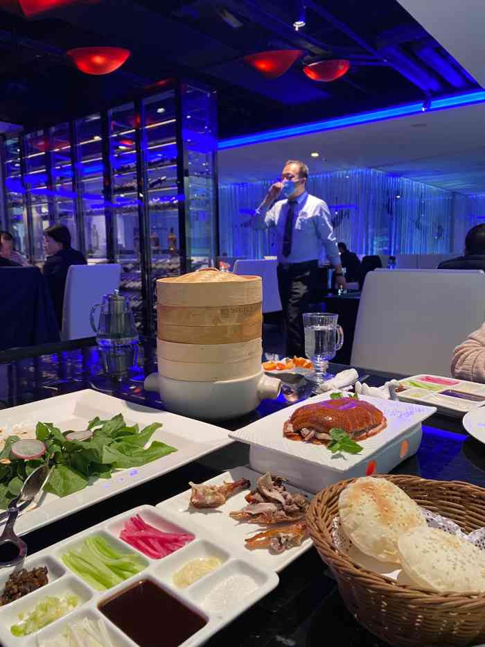 大董烤鸭店(王府井店)-"一个人点了半份烤鸭,加一份蓝莓酸奶,量是.