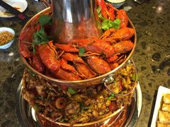 -沪小二炭火蛙锅(淮海中路美食不夜城店)